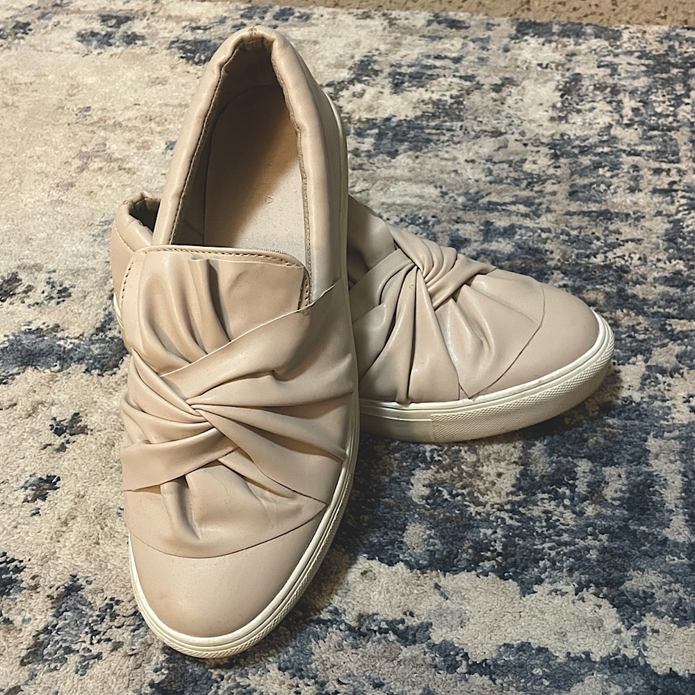 The cutest blush pink sneakers!